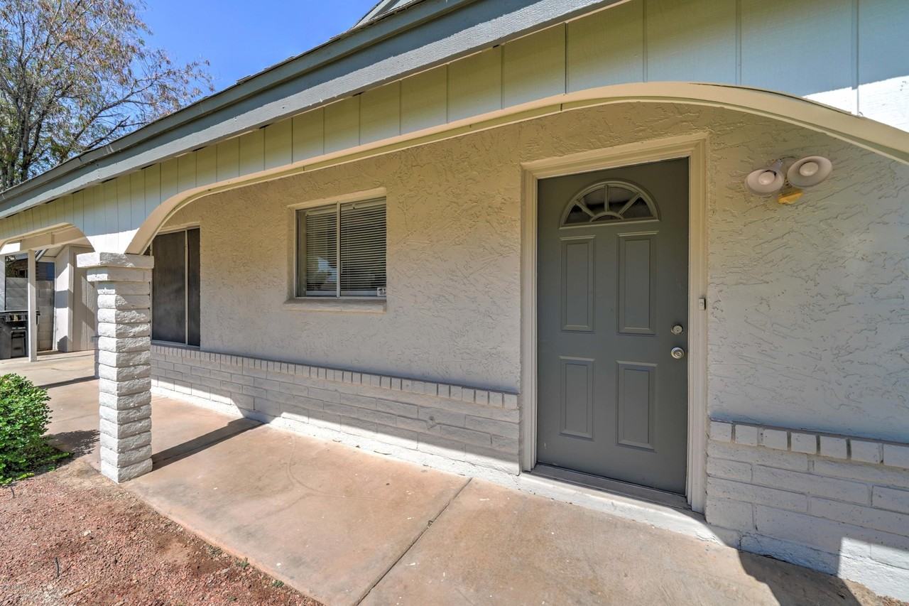 5945 S Palm Dr - Photo 4 of 30