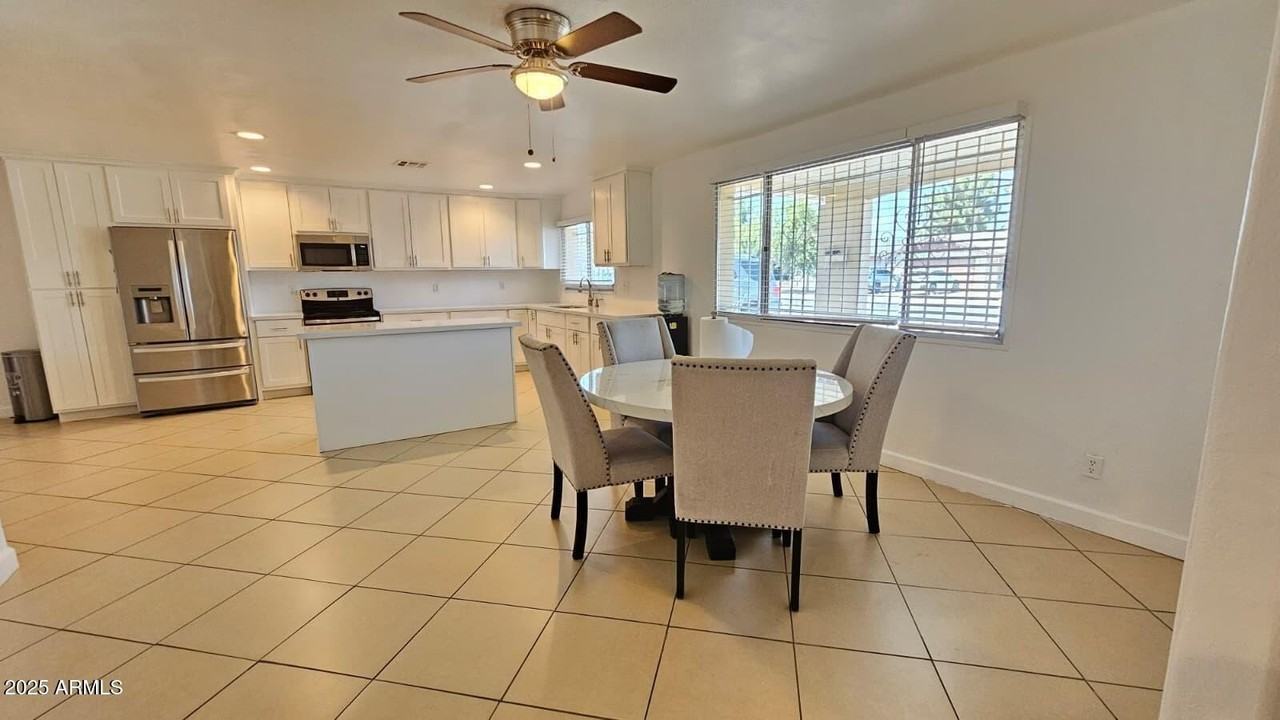 4724 North 61st Avenue - Photo 4 of 15