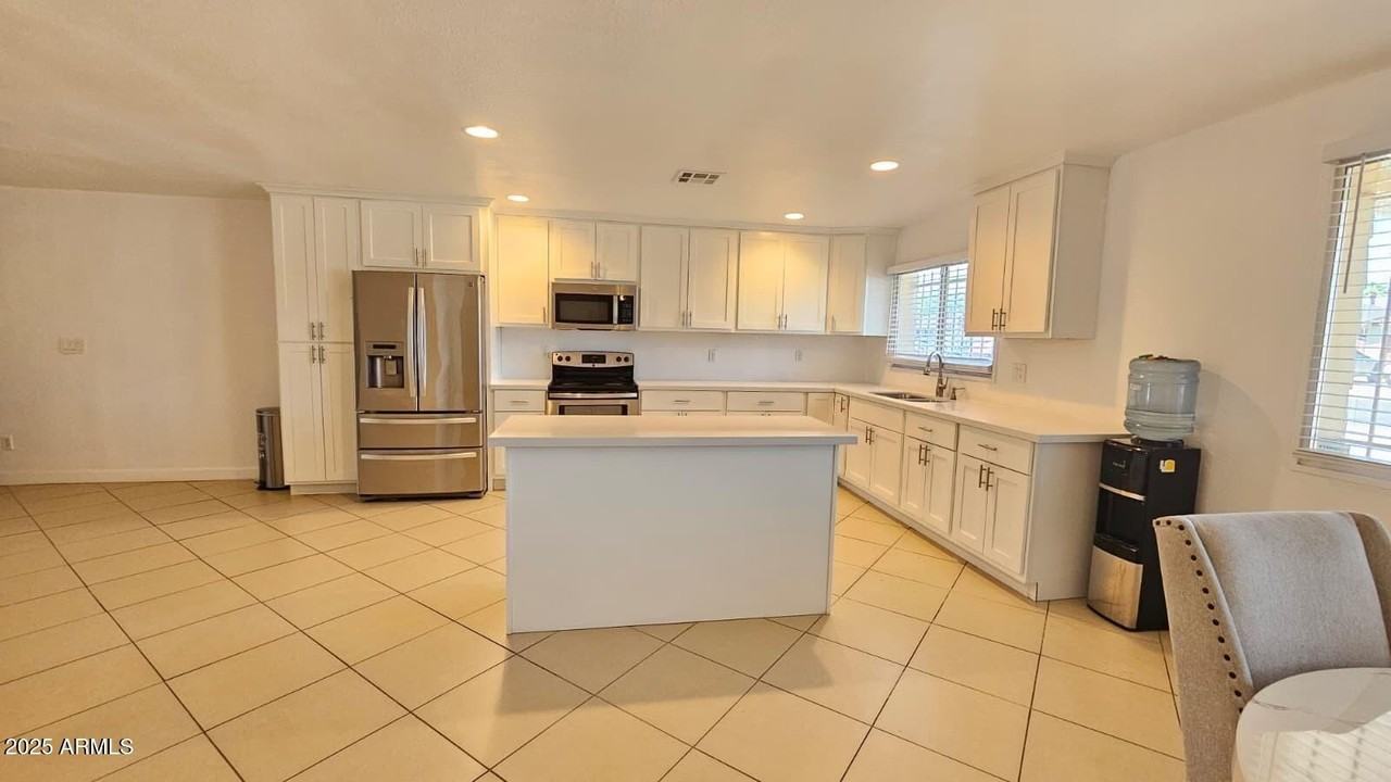 4724 North 61st Avenue - Photo 5 of 15