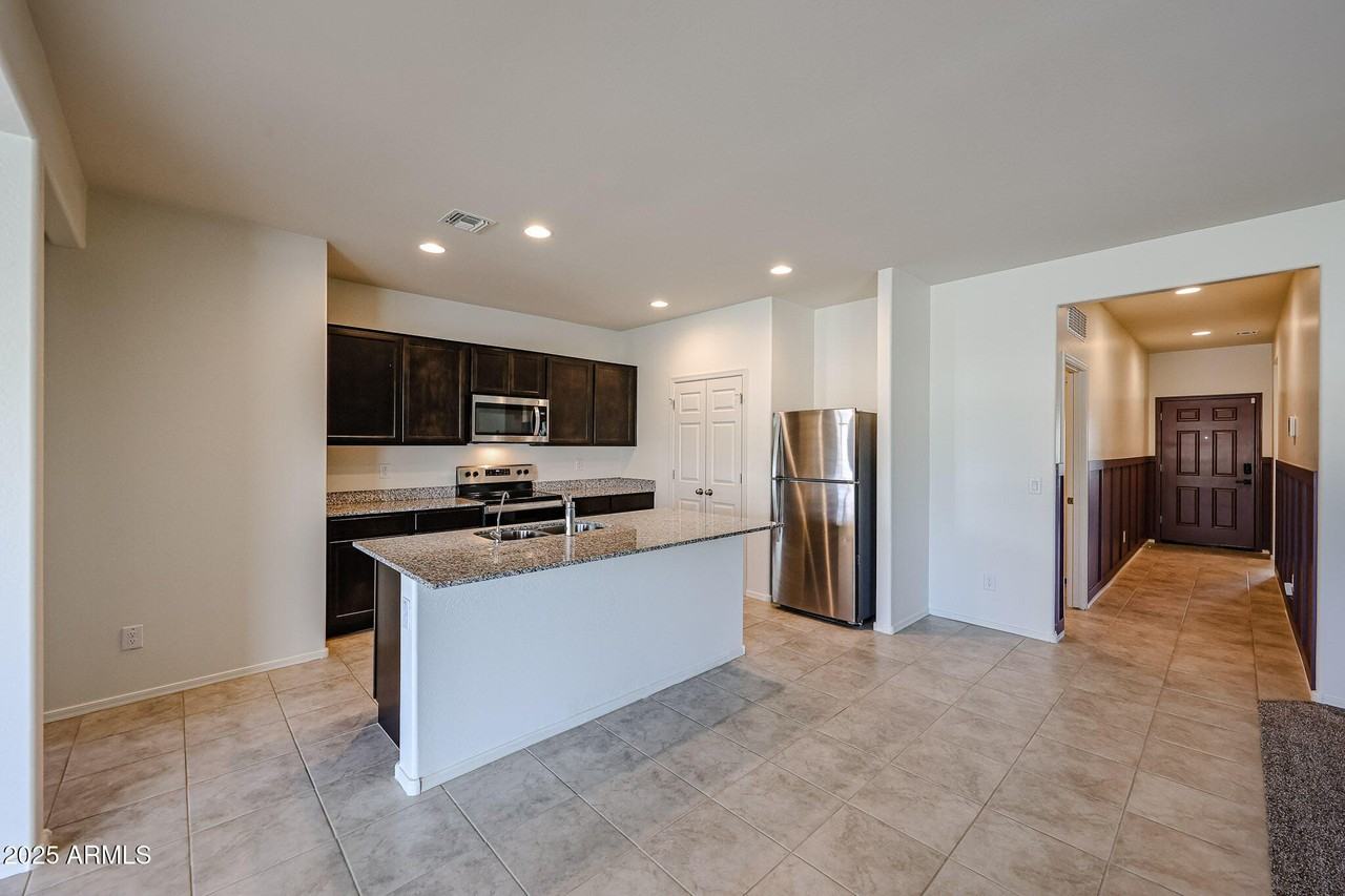 24388 W Verlea Dr - Photo 2 of 31