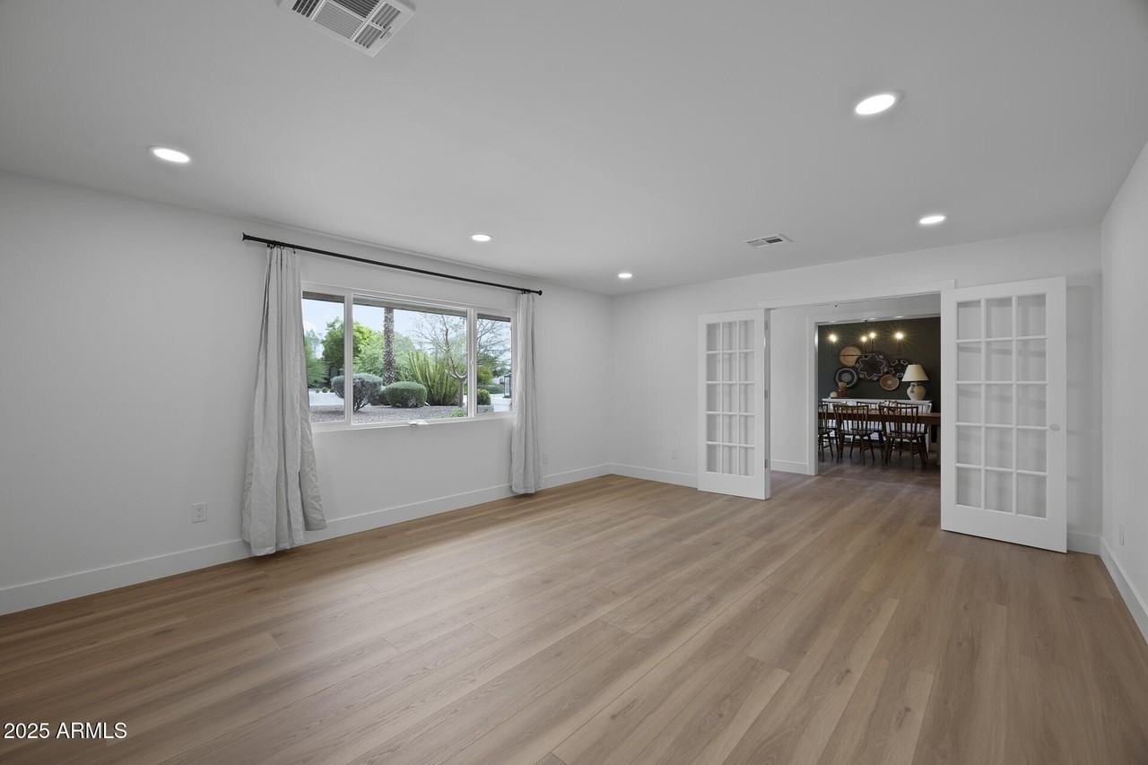 10848 North 66th Street - Photo 5 of 48