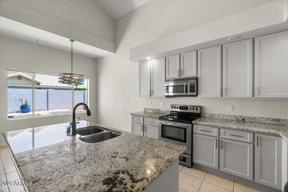 9308 East Wood Drive - Photo 4 of 38