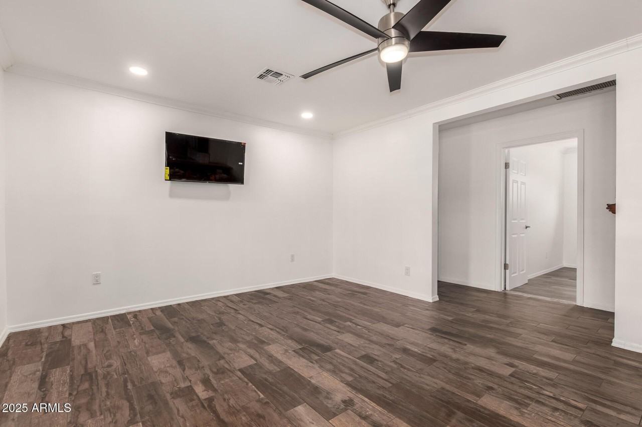 538 West 13th Street - Photo 2 of 8