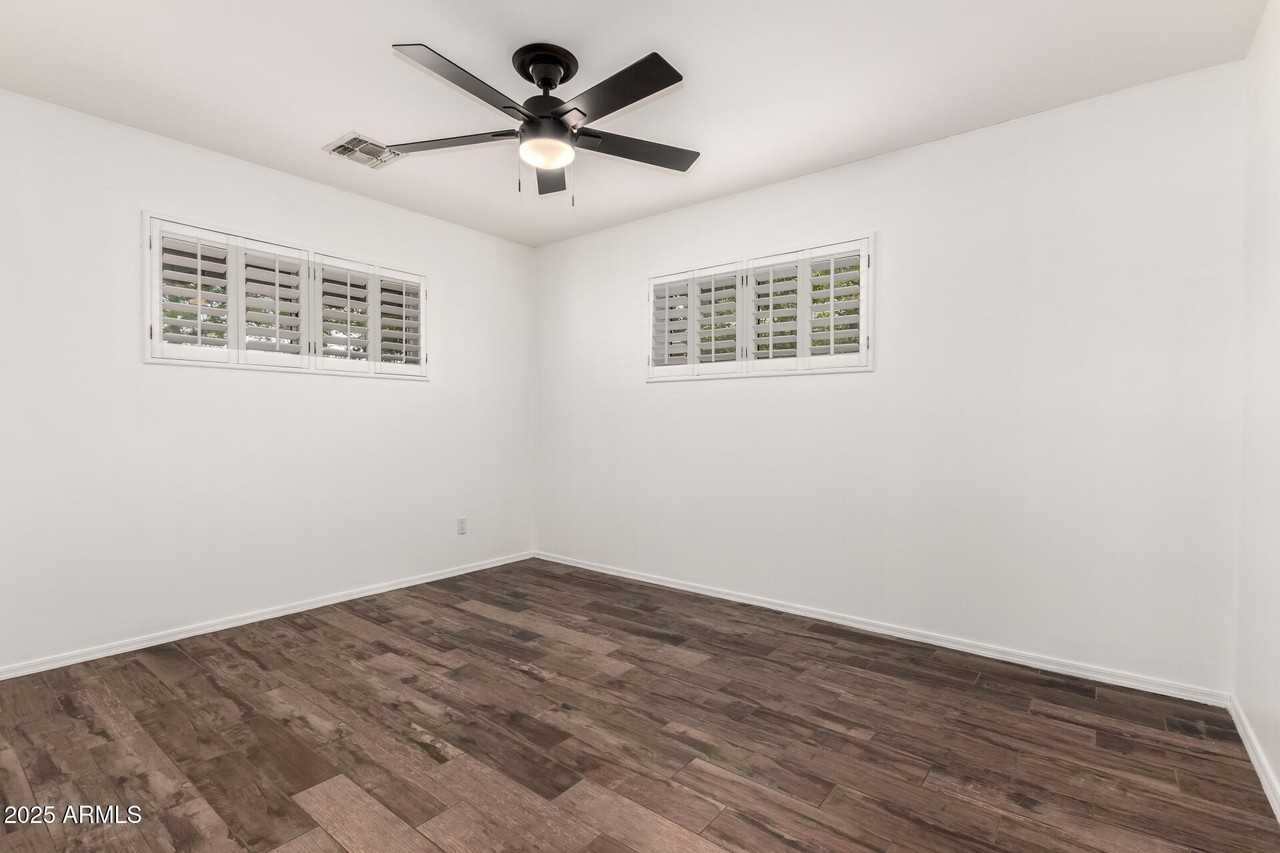 538 West 13th Street - Photo 6 of 8