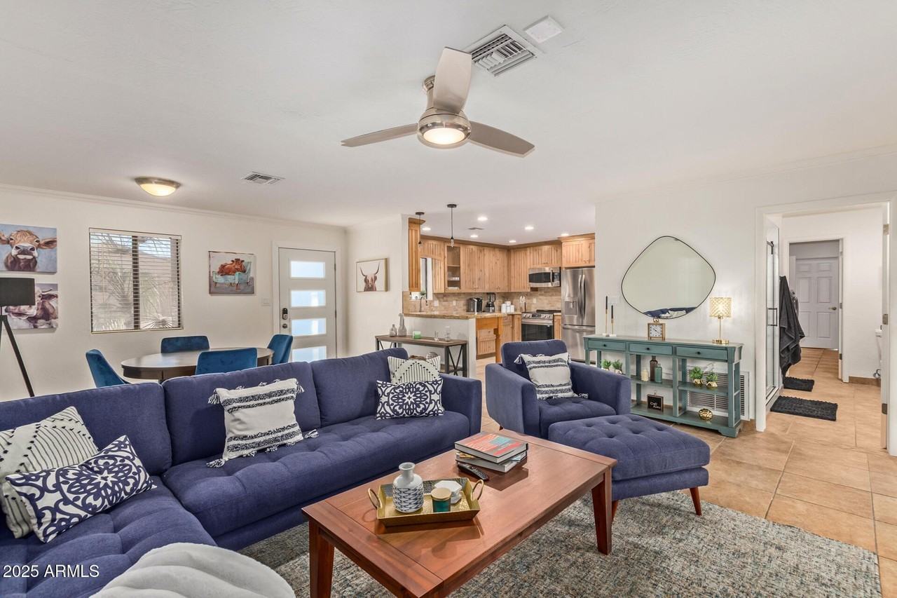 10069 East Paradise Drive - Photo 2 of 14