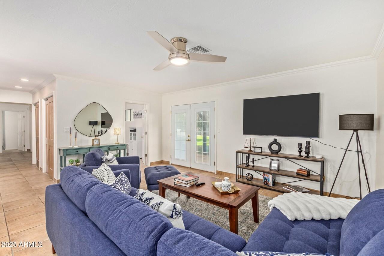 10069 East Paradise Drive - Photo 7 of 14