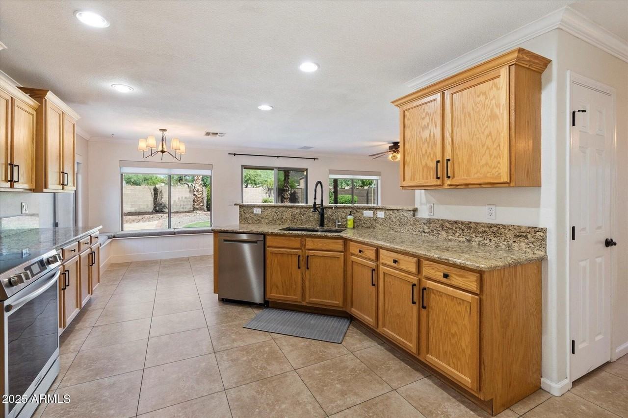 2314 East Paraiso Drive - Photo 2 of 20