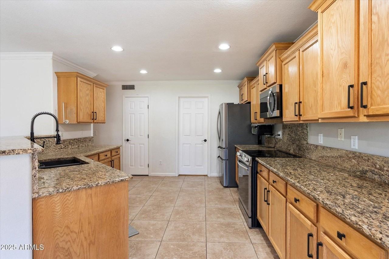 2314 East Paraiso Drive - Photo 7 of 20