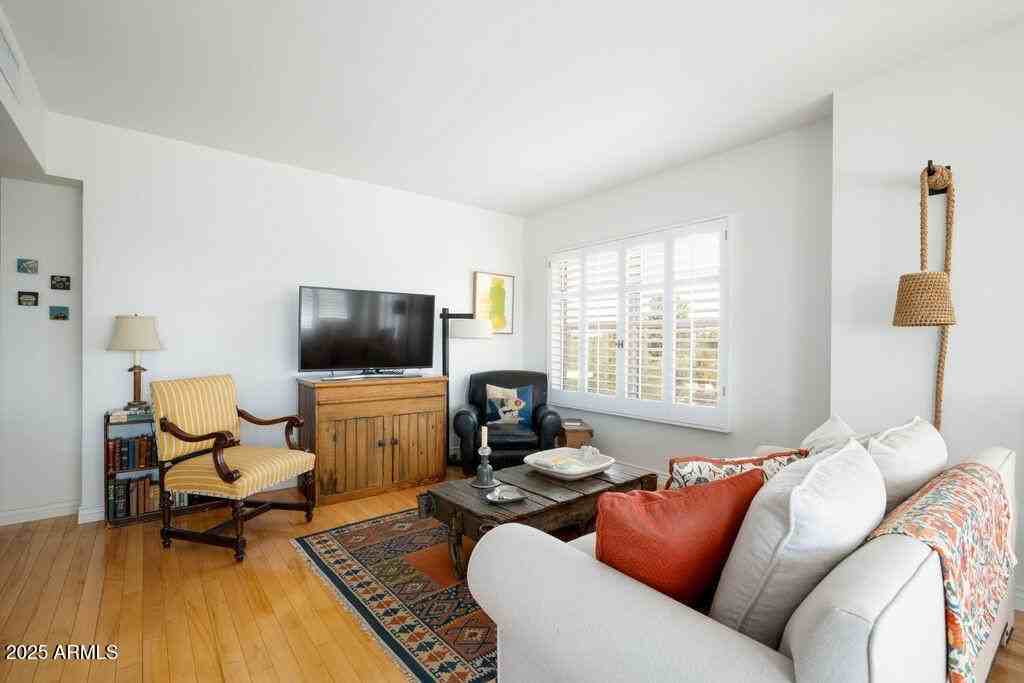 2201 North Central Avenue #4E - Photo 5 of 11