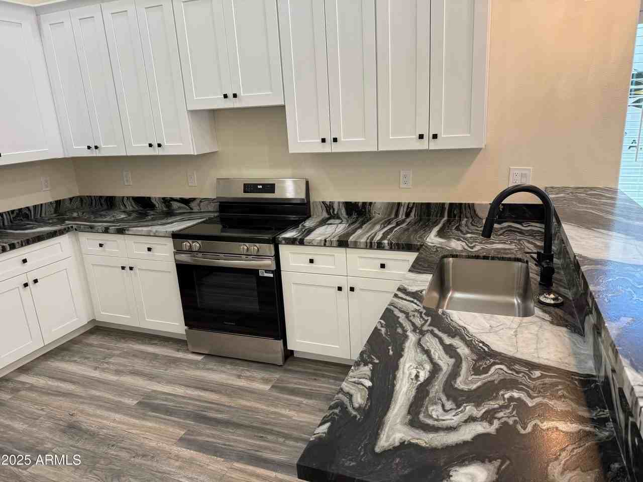 217 W Estate Ln - Photo 3 of 8