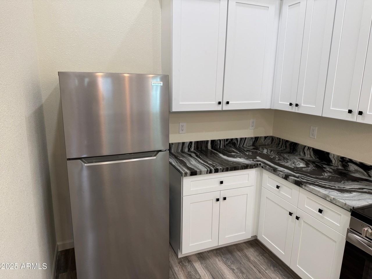 217 W Estate Ln - Photo 4 of 8