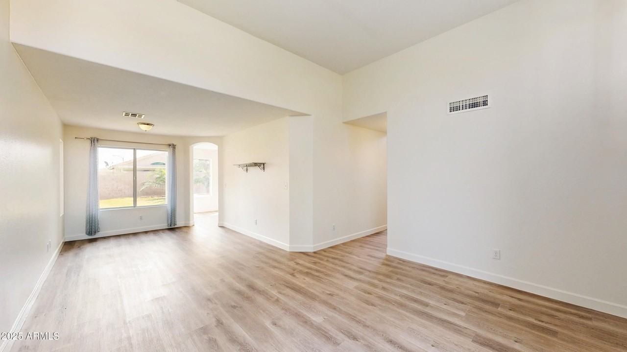 21927 N 74th Ln - Photo 5 of 25