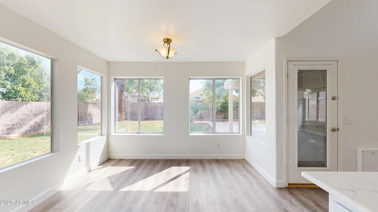 21927 N 74th Ln - Photo 7 of 25