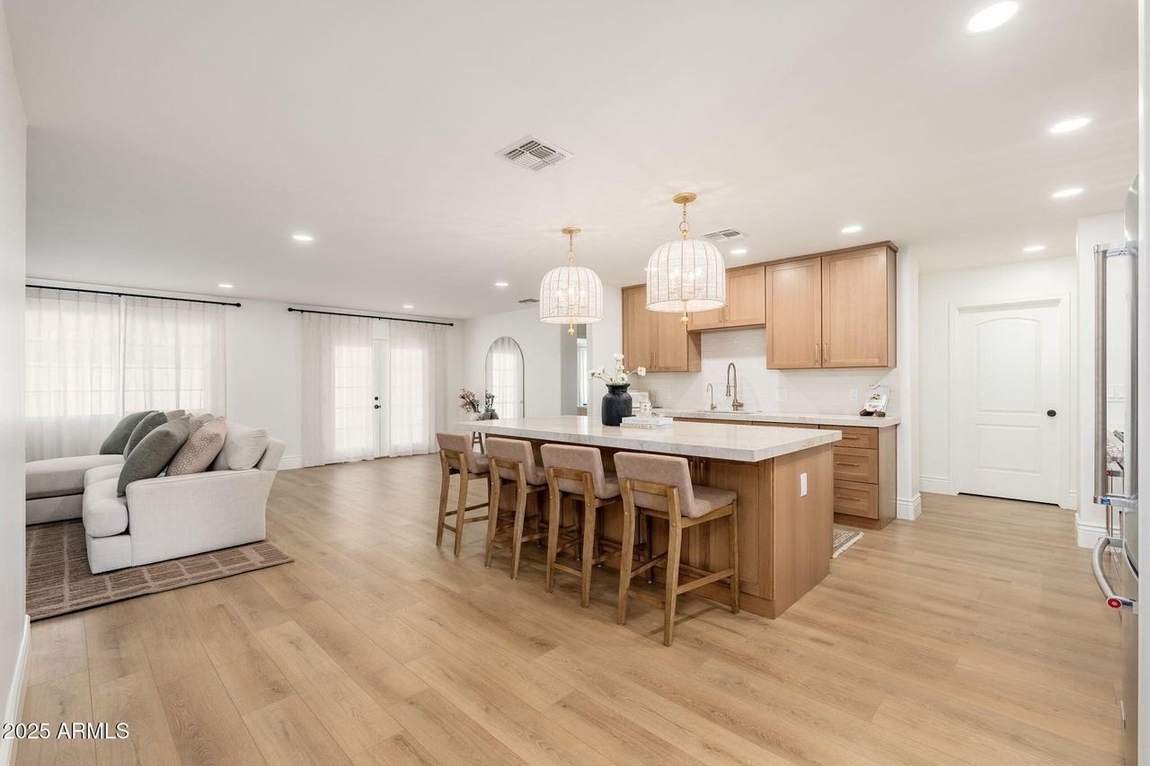 4030 E Fairmount Ave - Photo 4 of 23