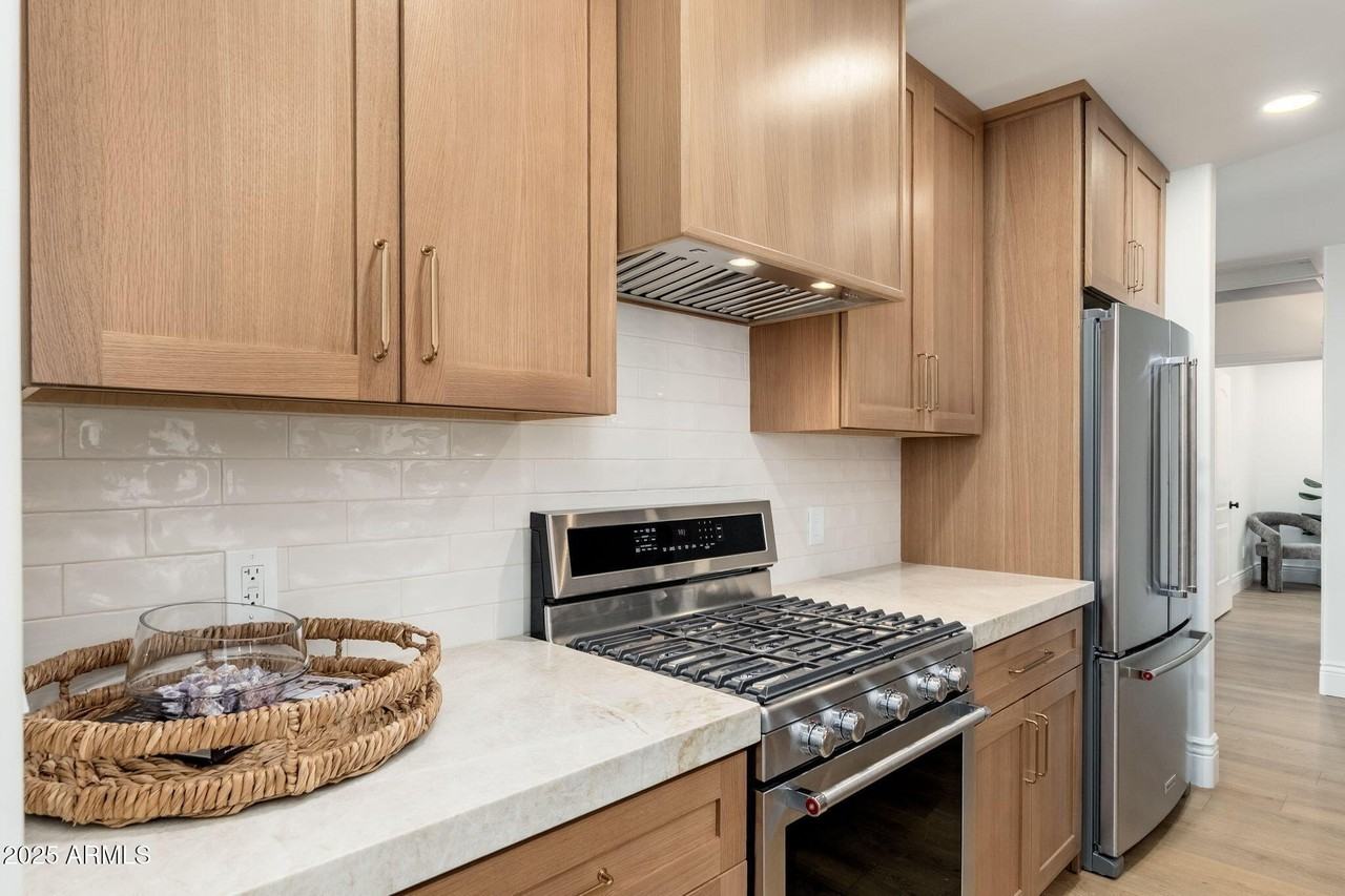 4030 E Fairmount Ave - Photo 6 of 23