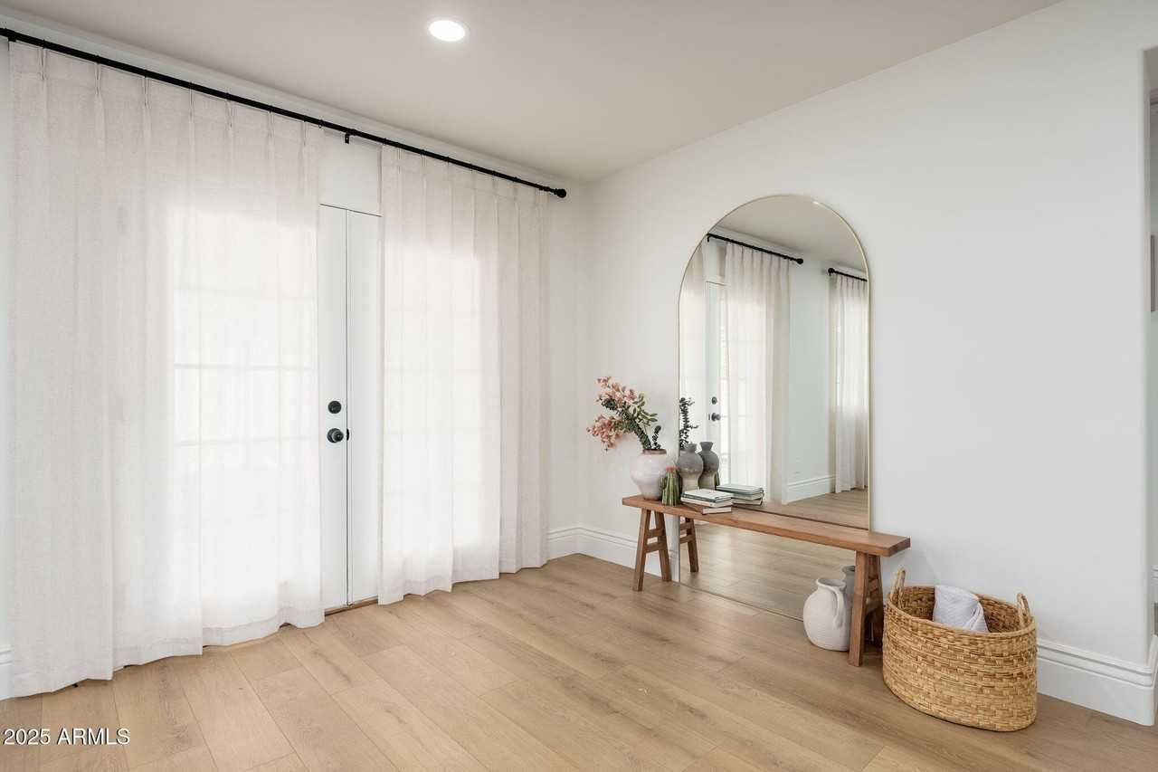 4030 E Fairmount Ave - Photo 7 of 23