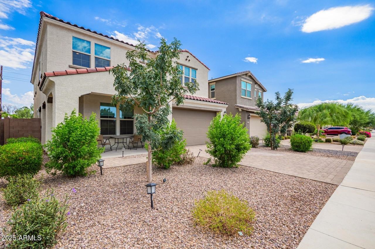 5221 North 79th Drive - Photo 3 of 45