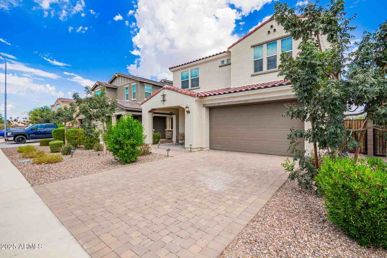 5221 North 79th Drive - Photo 5 of 45