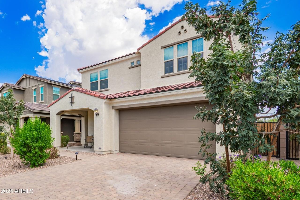 5221 North 79th Drive - Photo 6 of 45