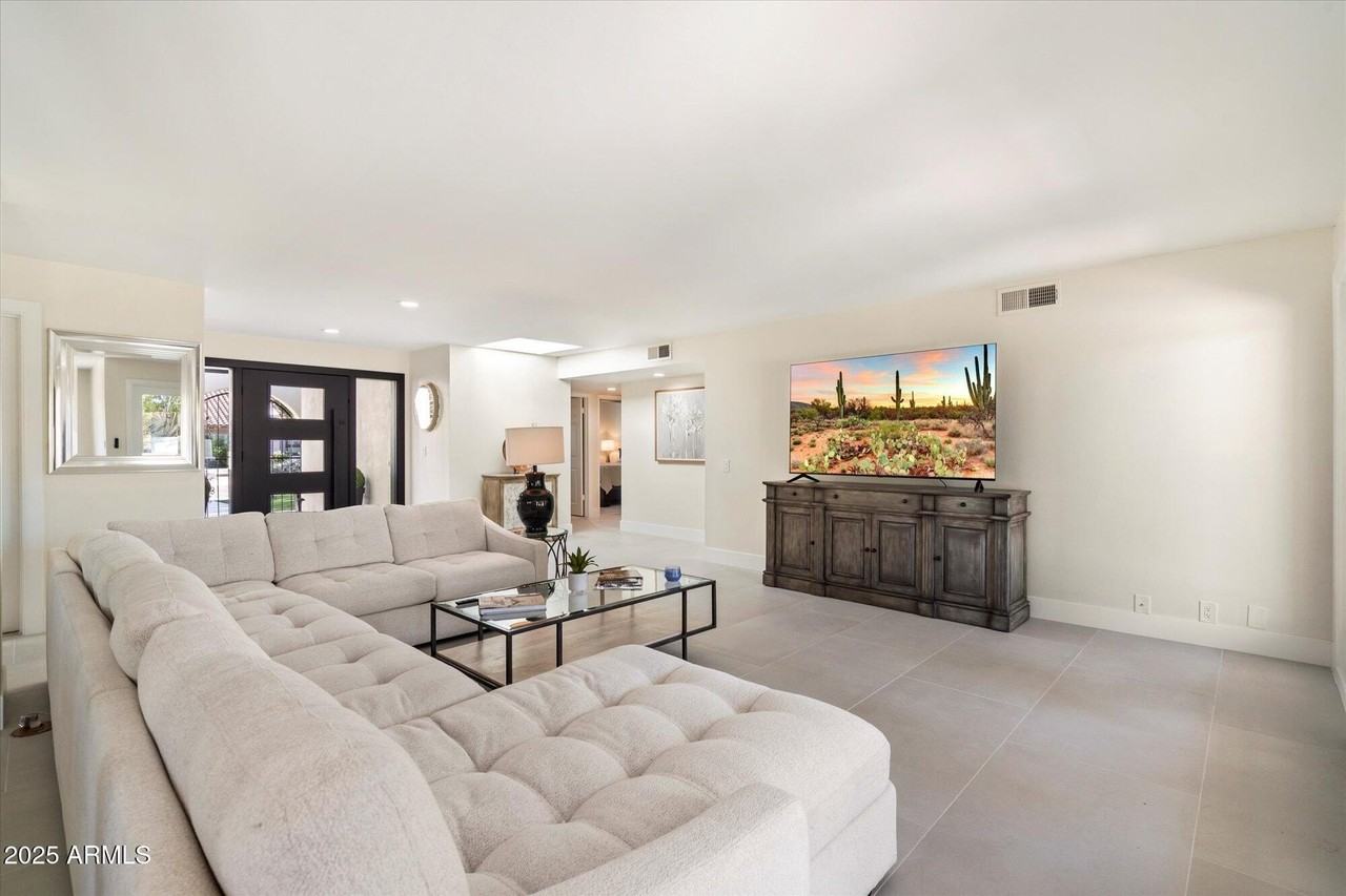 8338 E San Rafael Dr - Photo 4 of 26