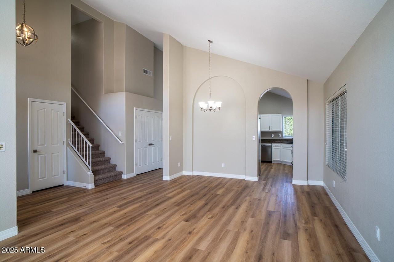 2550 East Taro Lane - Photo 5 of 29