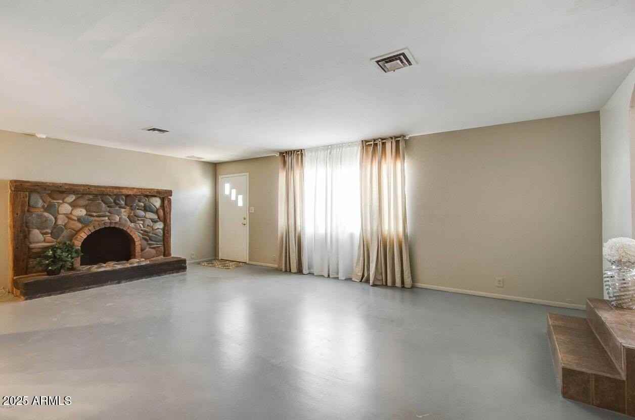 6445 S 32nd St - Photo 4 of 11