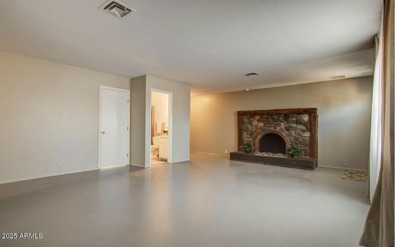 6445 S 32nd St - Photo 5 of 11