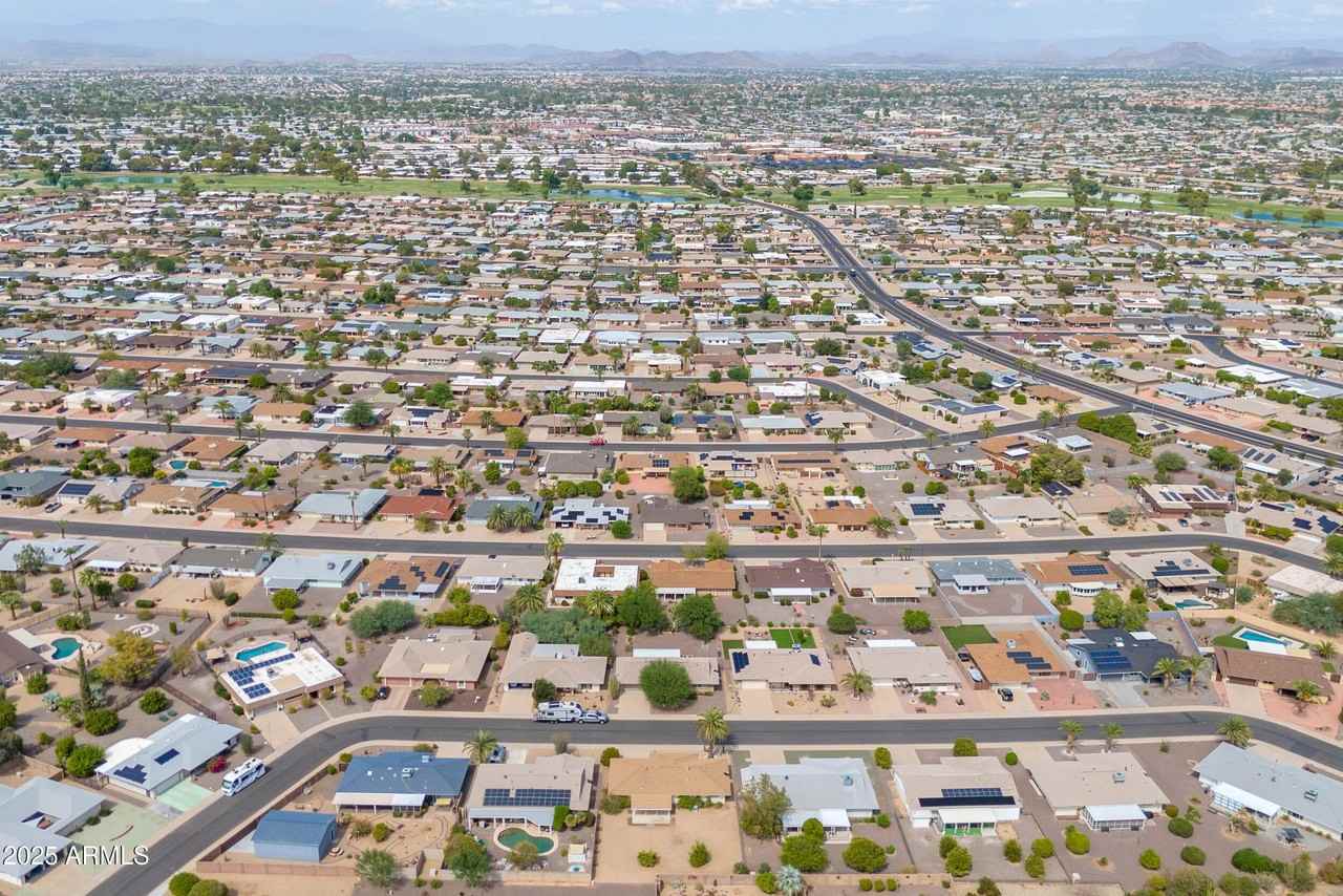 10301 West Charter Oak Drive - Photo 7 of 31