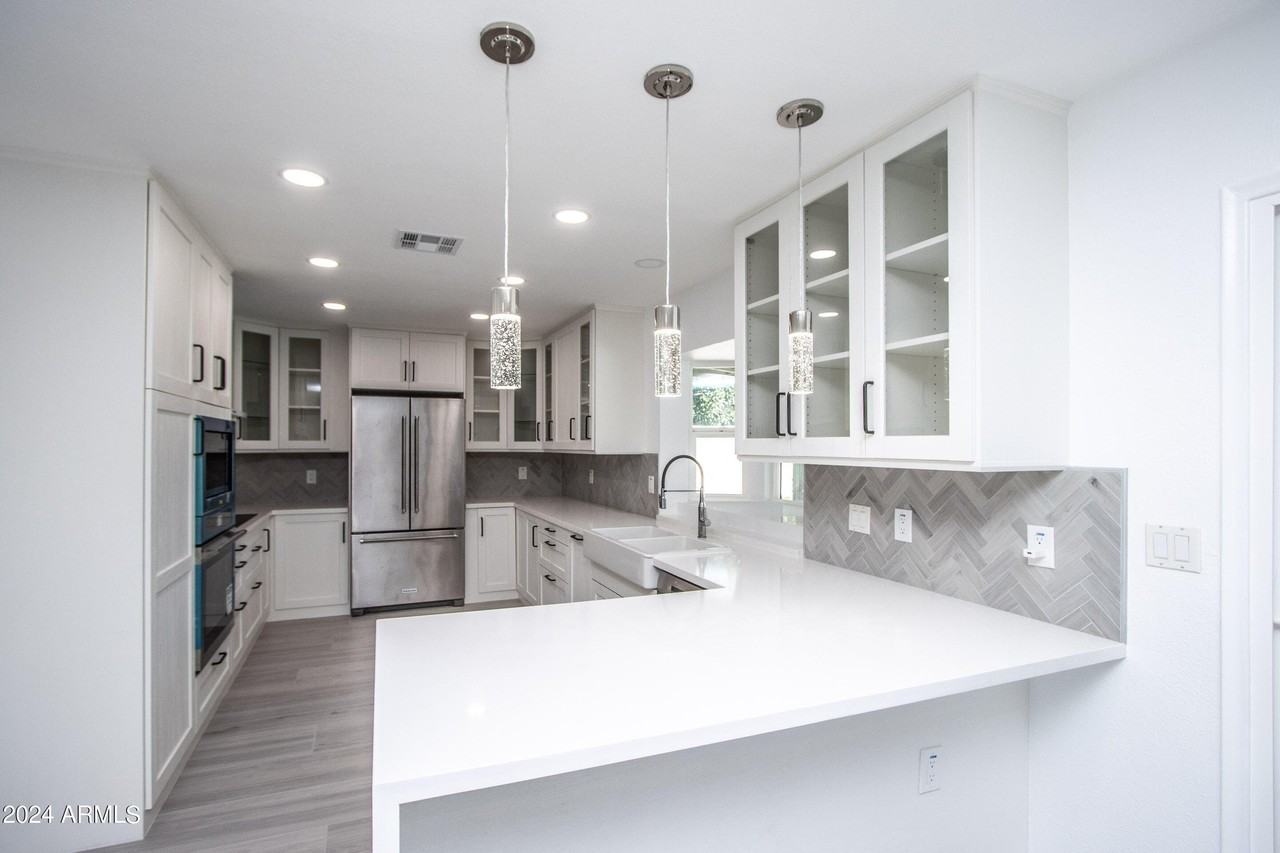 1052 E Sandpiper Dr - Photo 4 of 38