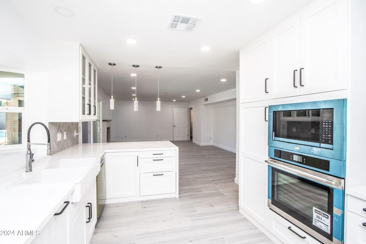 1052 E Sandpiper Dr - Photo 7 of 38