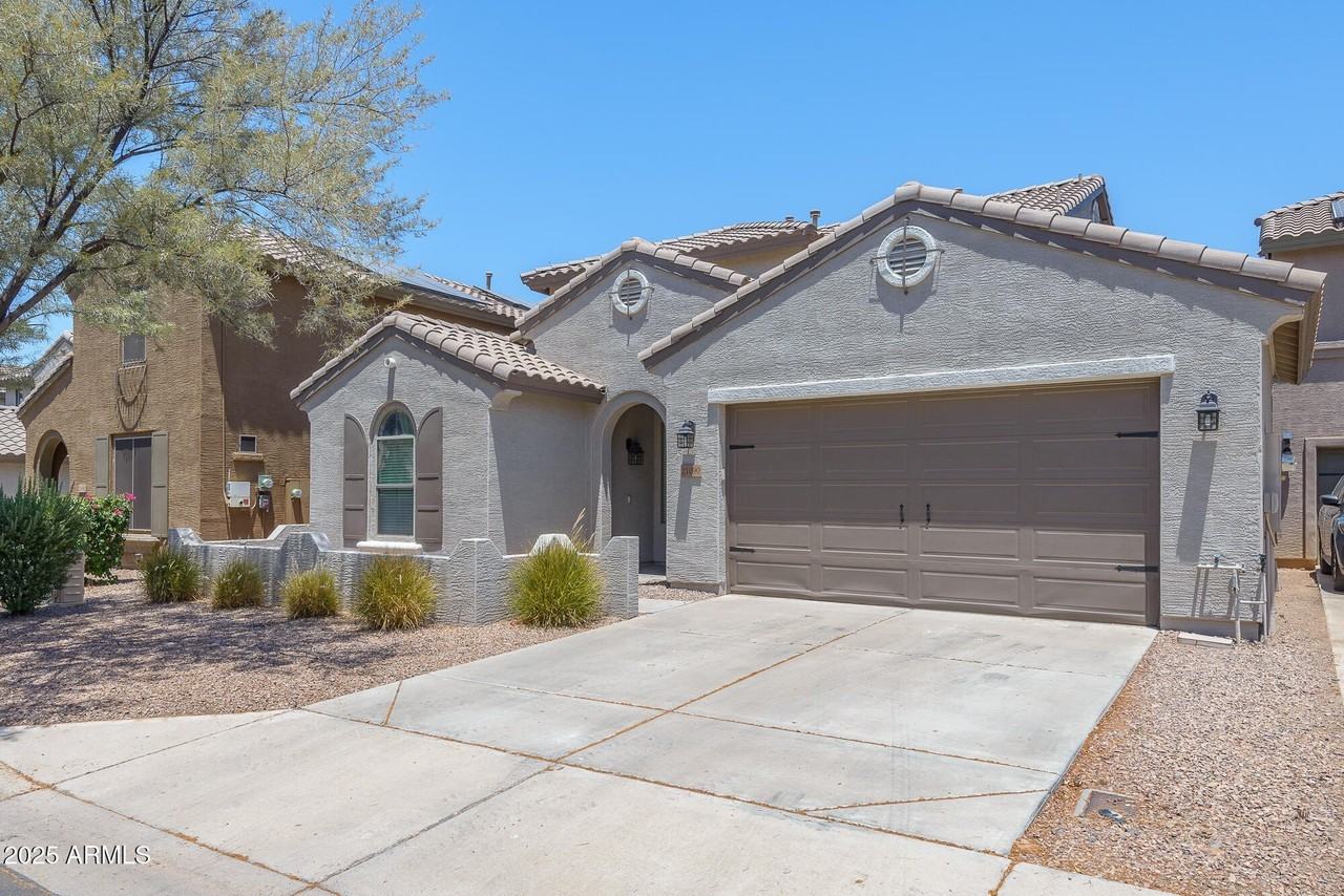 21090 East Munoz Street - Photo 2 of 35