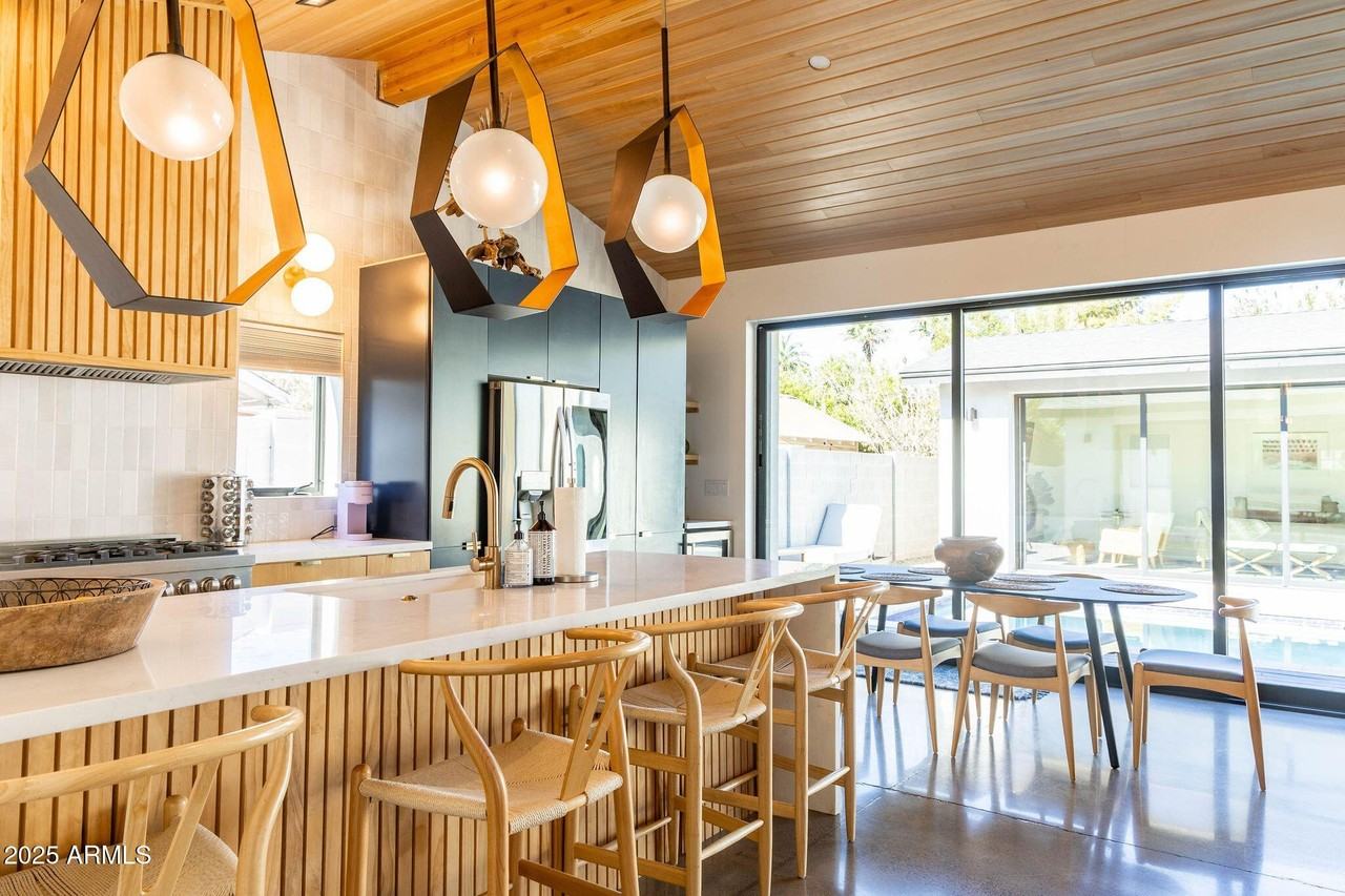 68 West Lewis Avenue - Photo 5 of 42