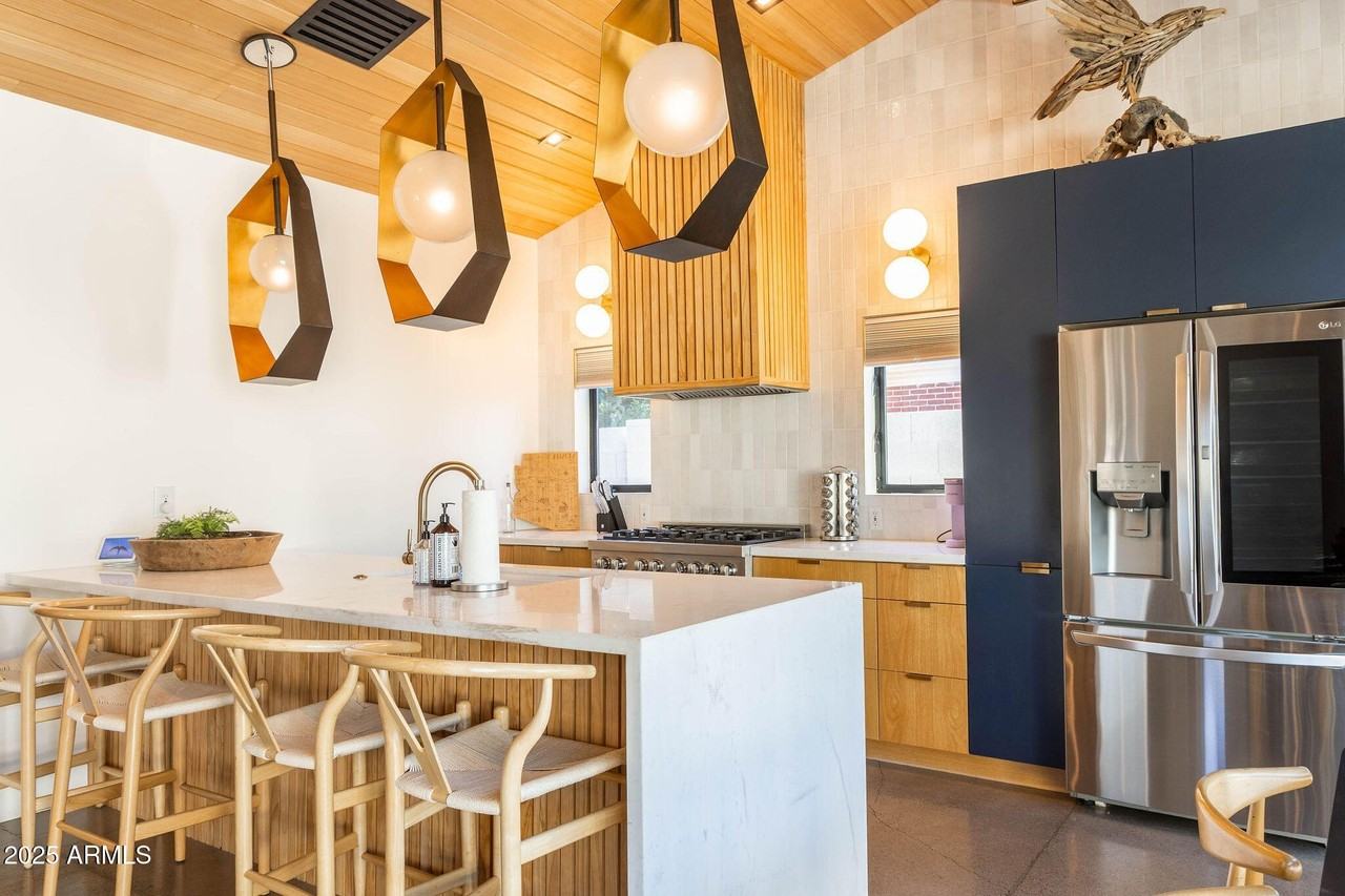 68 West Lewis Avenue - Photo 6 of 42