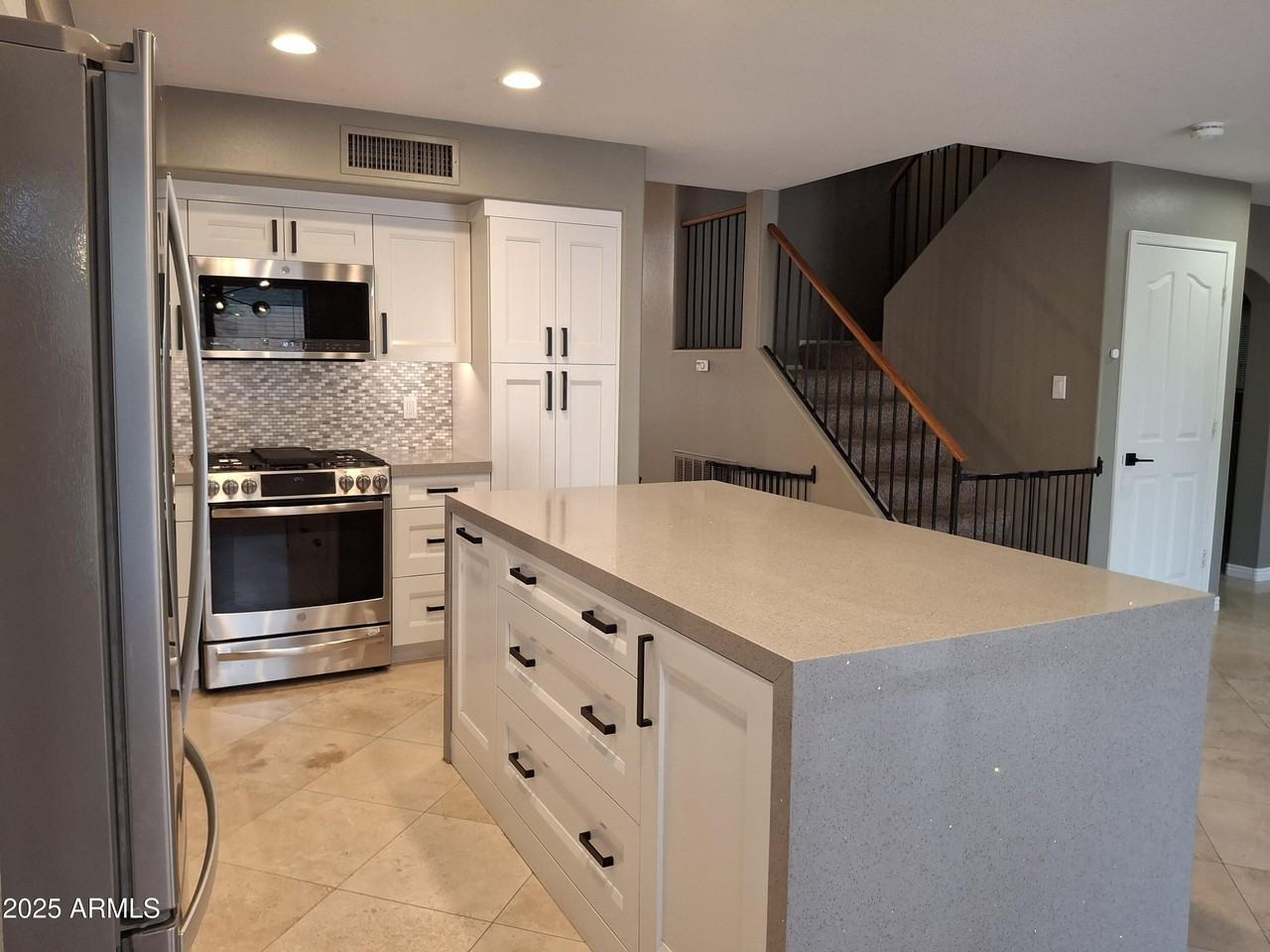 4520 E Mossman Rd - Photo 3 of 50