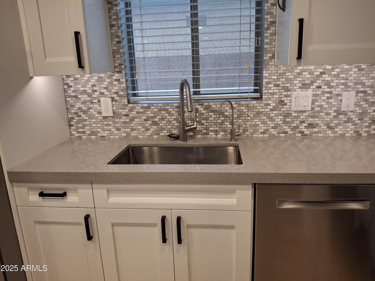 4520 E Mossman Rd - Photo 5 of 50