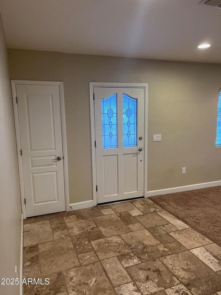 3807 E Devonshire Ave - Photo 3 of 34