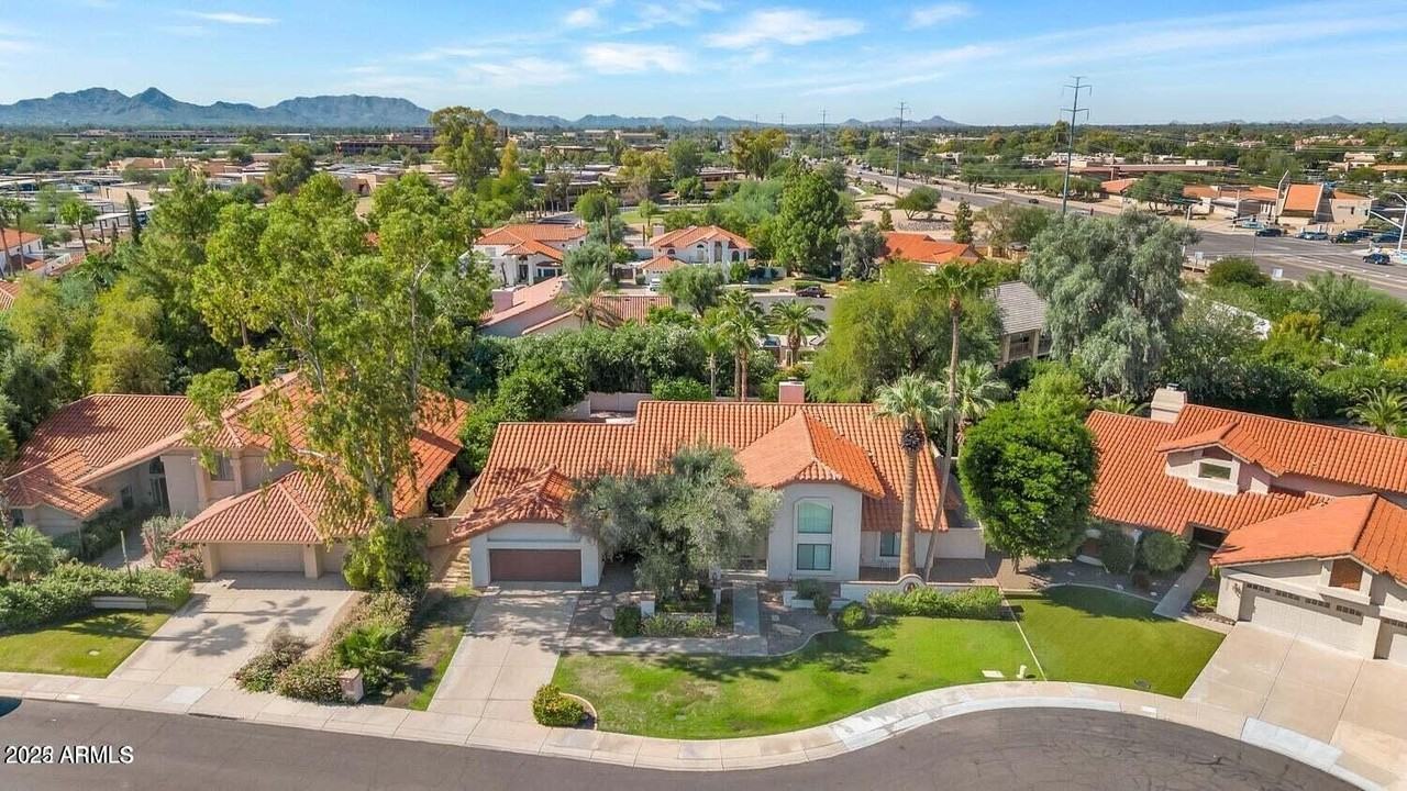 10508 97th Street - Photo 3 of 39