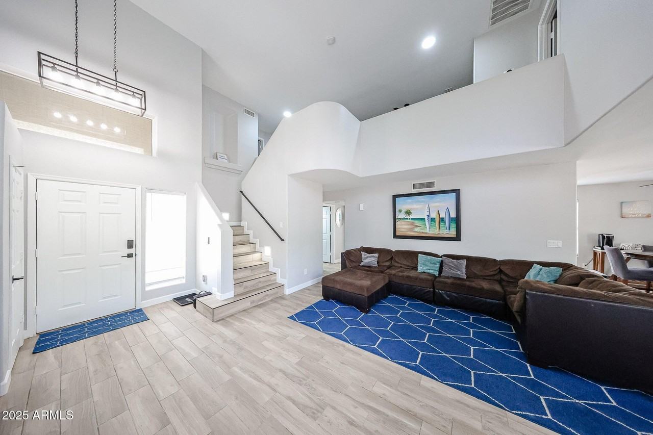 3902 East Rosemonte Drive - Photo 6 of 46