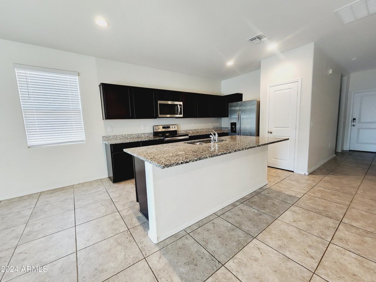 1753 W Cameron Blvd - Photo 2 of 23