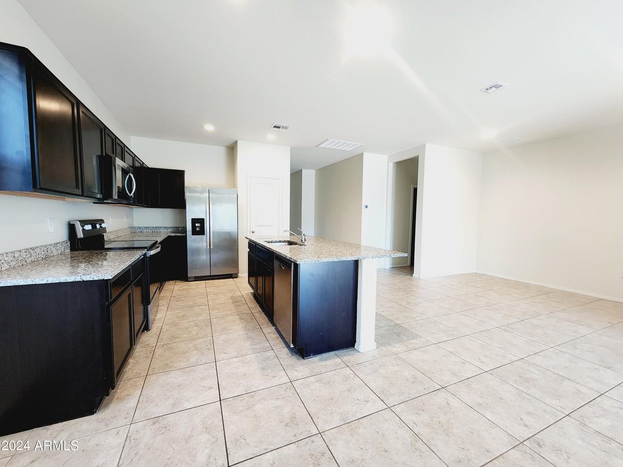 1753 W Cameron Blvd - Photo 4 of 23