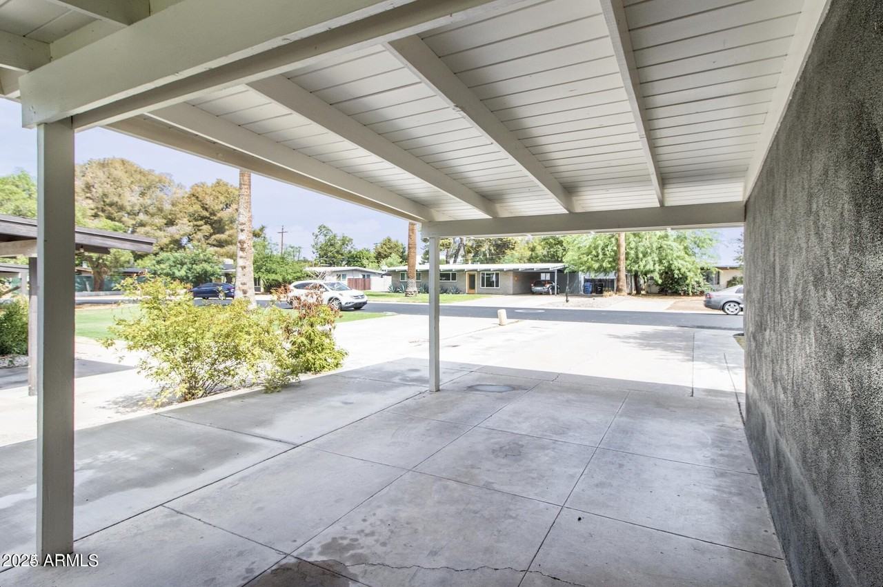 1509 E Rancho Dr - Photo 4 of 33