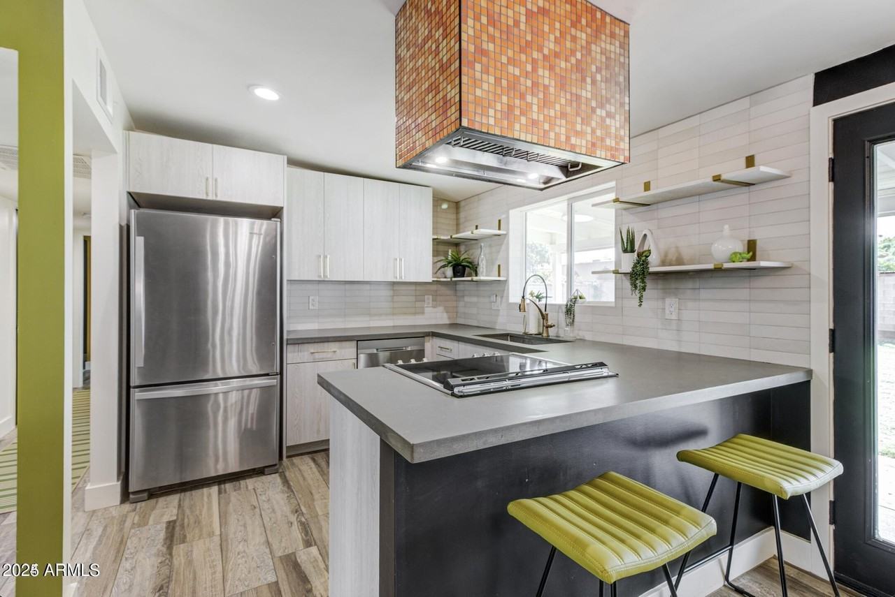 1509 E Rancho Dr - Photo 5 of 33