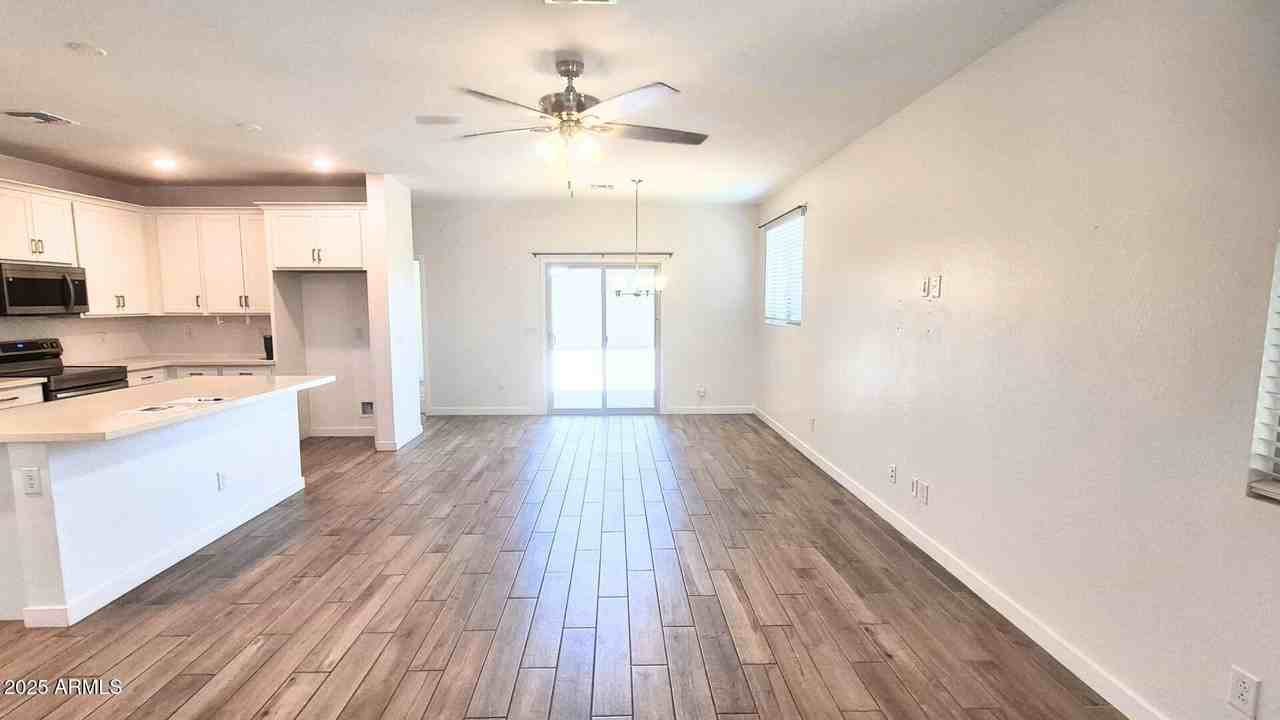 17031 West Butler Avenue - Photo 2 of 27