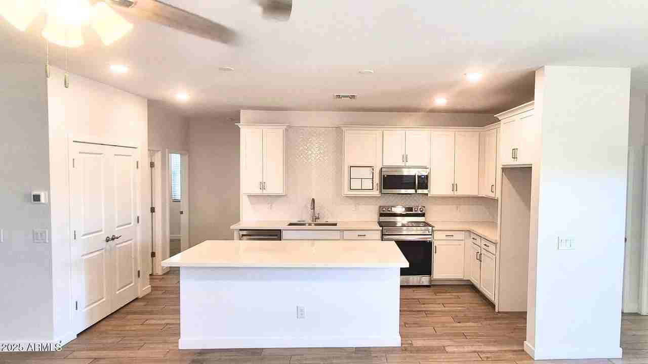 17031 West Butler Avenue - Photo 7 of 27