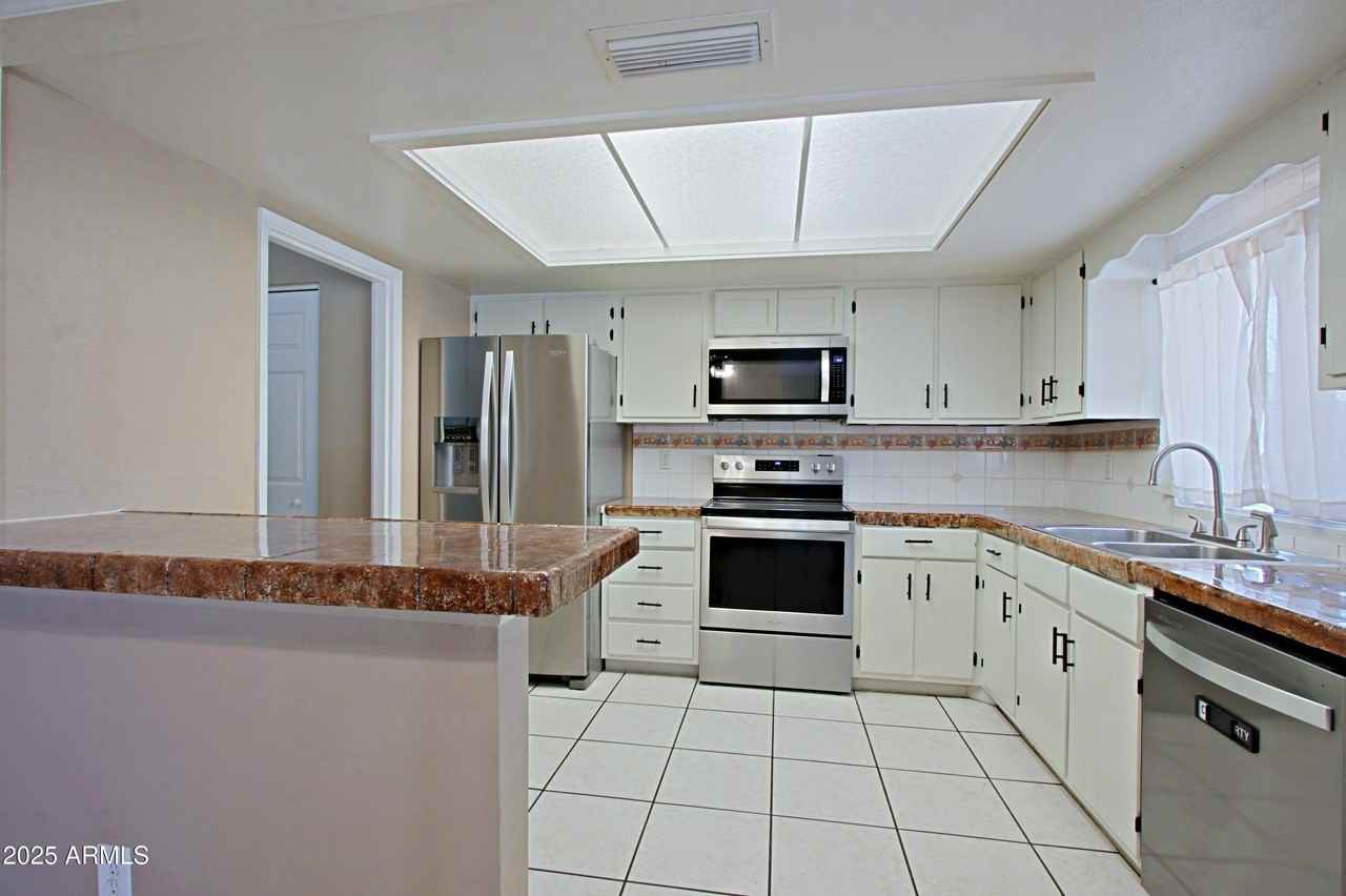 4526 W Altadena Ave - Photo 7 of 38