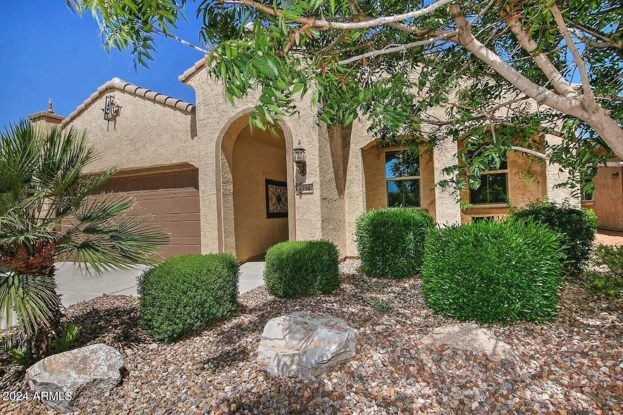 4394 N Hummingbird Dr - Photo 2 of 32