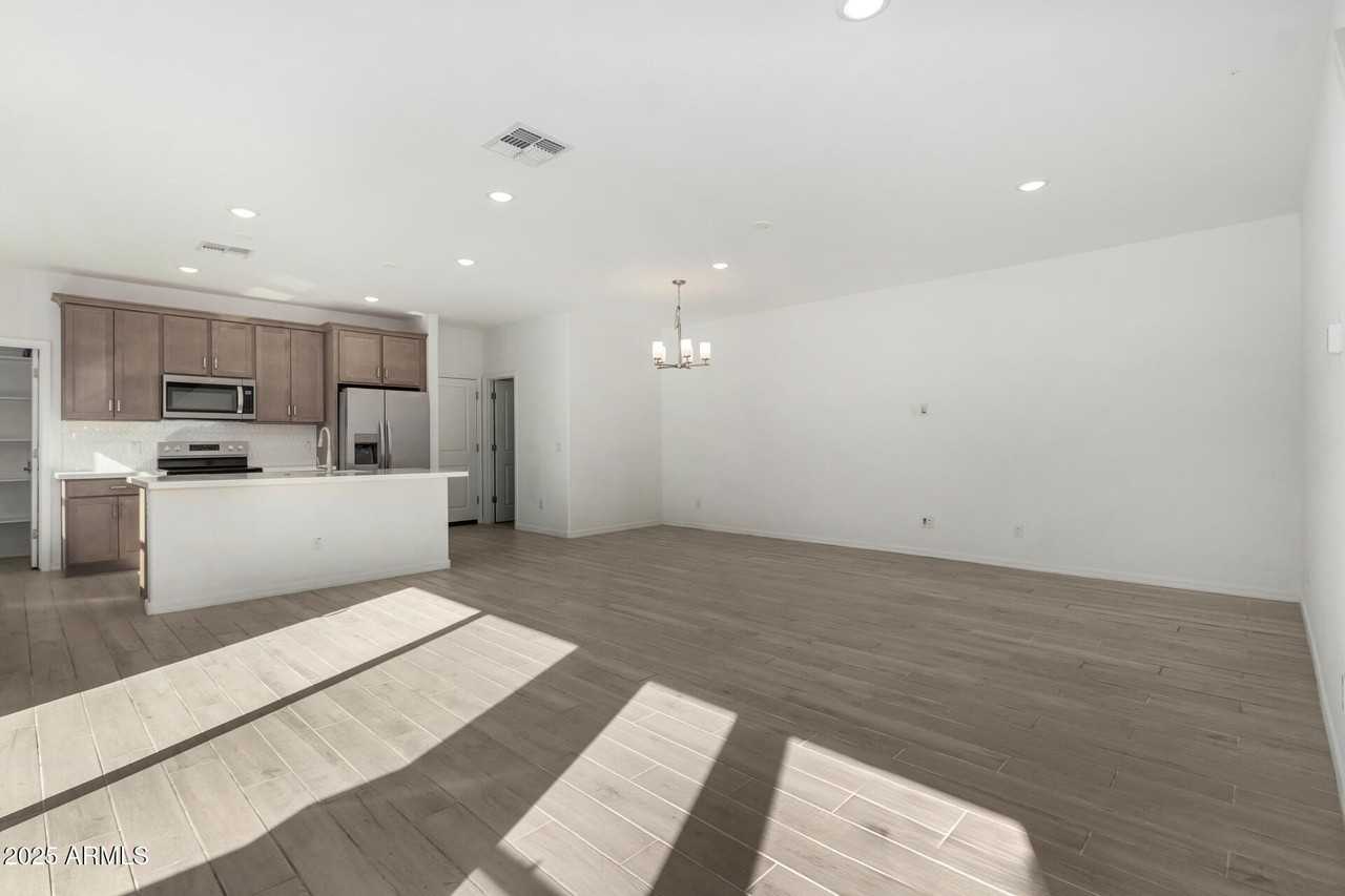 15138 W Hadley St - Photo 3 of 30