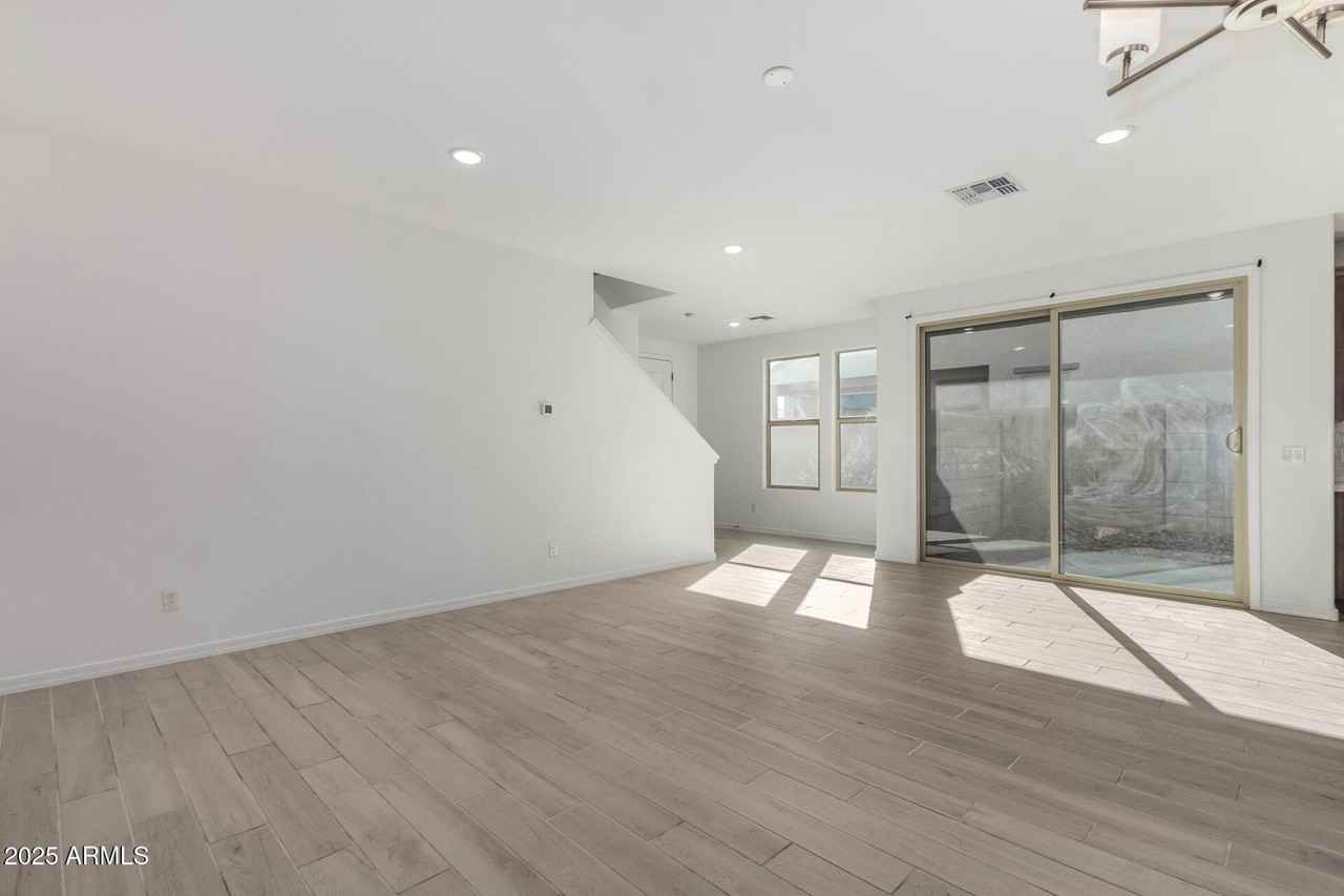 15138 W Hadley St - Photo 4 of 30