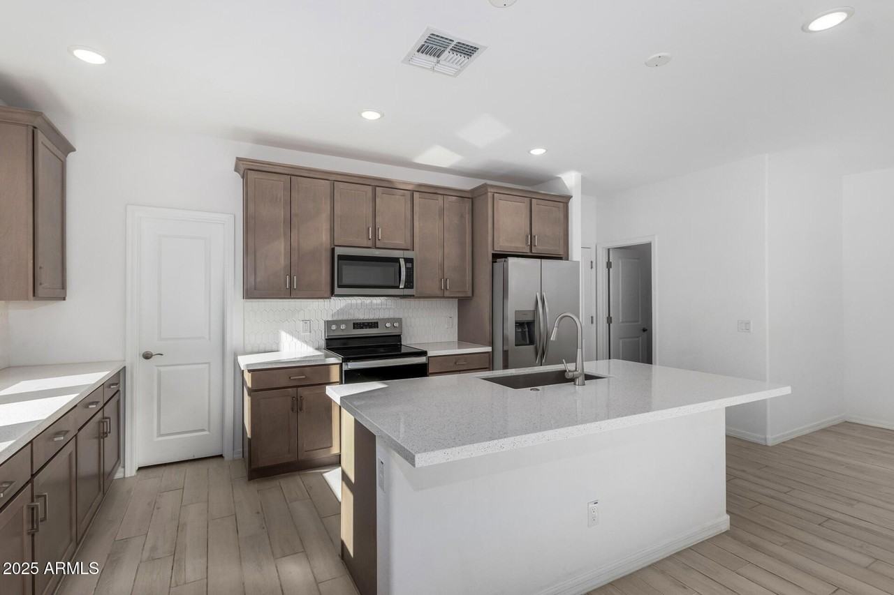 15138 W Hadley St - Photo 7 of 30