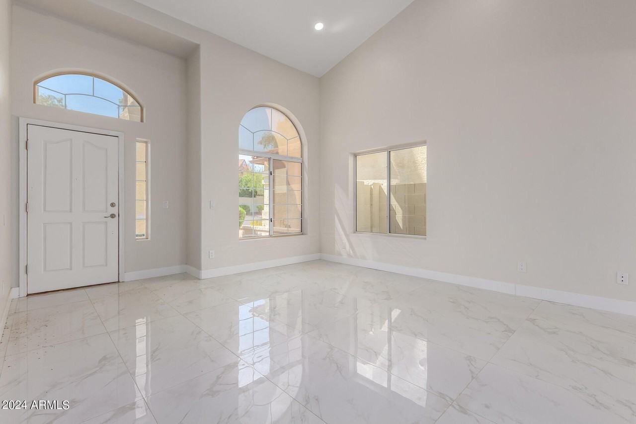 9611 S 50th St - Photo 5 of 40